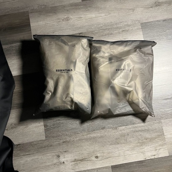 Essentials Set - Picture 3 of 3